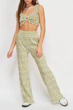Load image into Gallery viewer, Green Floral High Waisted Mircro Pleated Pants